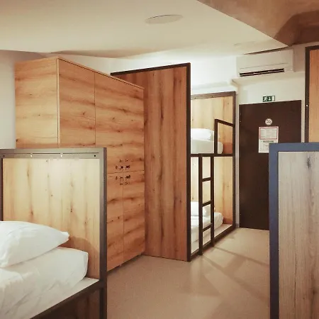 Garage Hostel *
