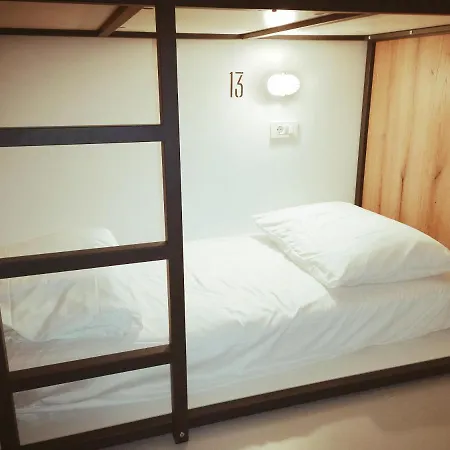 Hostel Garage Νόβα Γκόριτσα