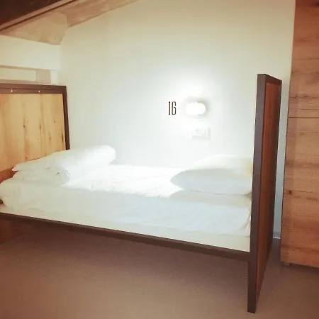 Hostel Garage